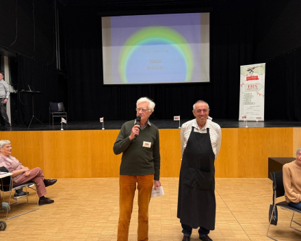 Open monden voor de tanden in de muil van de zeeduivel