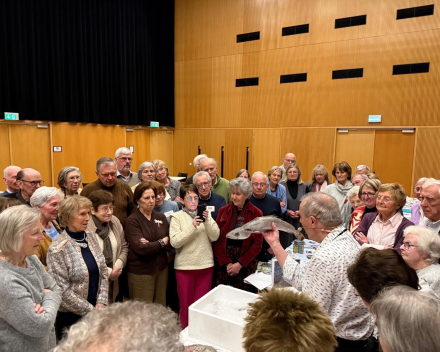 Open monden voor de tanden in de muil van de zeeduivel