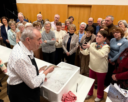Open monden voor de tanden in de muil van de zeeduivel