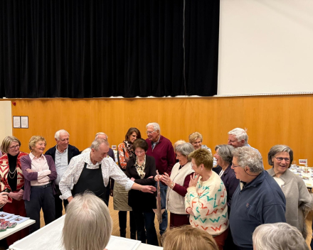 Open monden voor de tanden in de muil van de zeeduivel