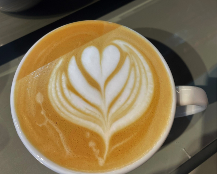 Barista Keith opent vandaag zijn Avi 38 koffiebar