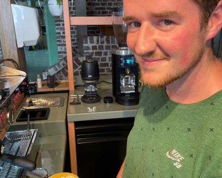 Barista Keith opent vandaag zijn Avi 38 koffiebar