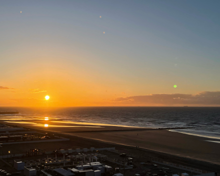 Van mist-grijze ochtend tot de perfecte zonsondergang