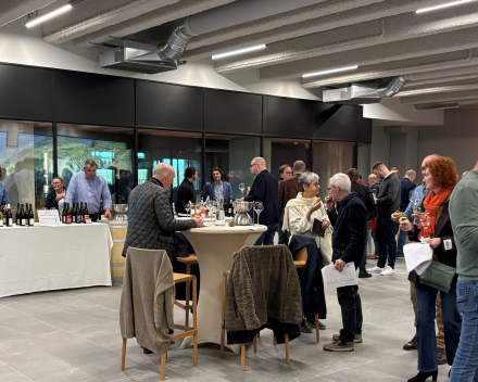 Een professionele degustatie in voorbereiding van onze komende proeverij
