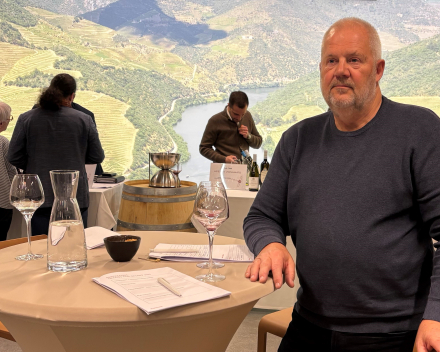 Een professionele degustatie in voorbereiding van onze komende proeverij