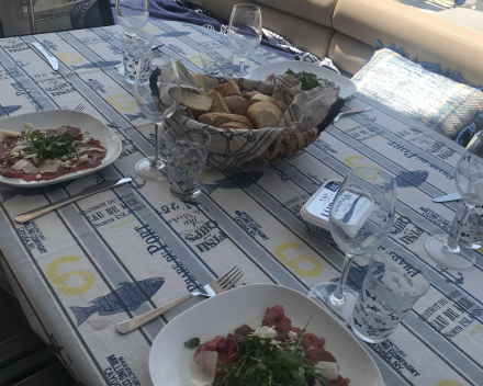 Carpaccio van kalfsvlees uit Eernegem op Griekse wijze !