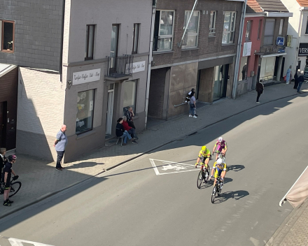 de lente en de koers is in het dorp