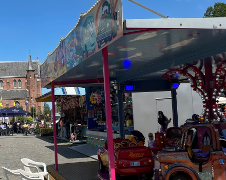 zon, zon en zon voor Snellegem kermis