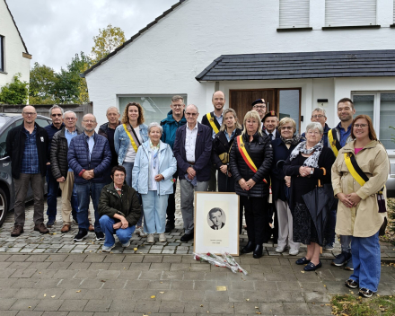 Een struikelsteen om nonkel te eren