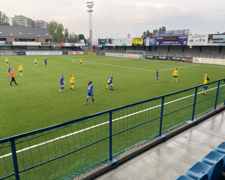 De spelverdeelster U16 van VKV Tienen werd 14. Daar mocht taart bij.