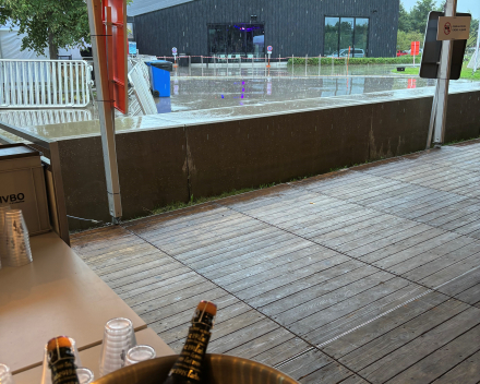 beats spelen de pijpestelen regen aan flarden