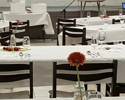 Zij: de perfecte voorzet - wij: trappen hem in doel !