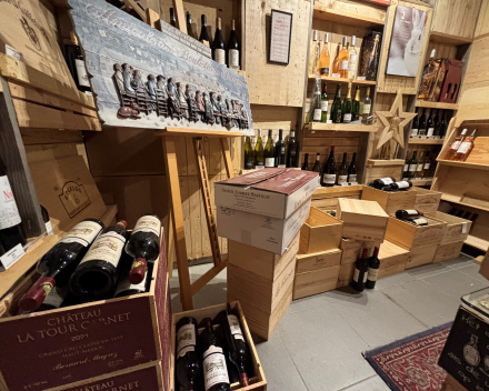 De Bordeauxtoppers in al hun glorie nu in onze ontvangstruimte uitgestald!