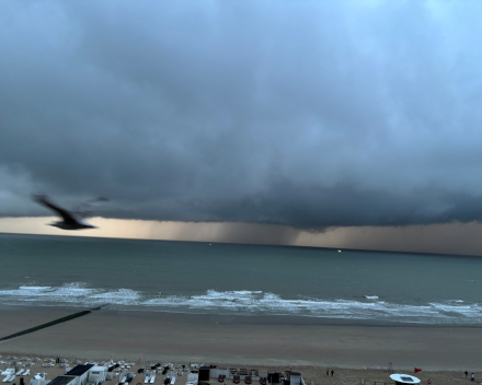 Onweer boven zee