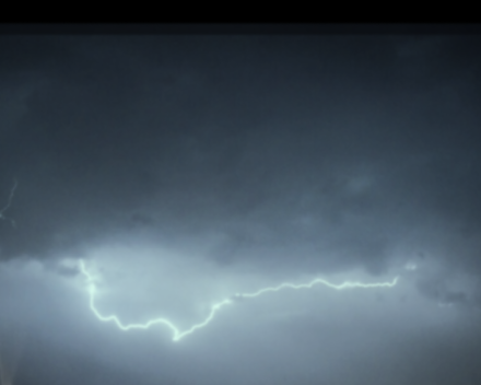 Onweer boven zee