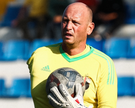 Arne Deprée verkozen tot beste doelman op het EAFF Europa League Champions