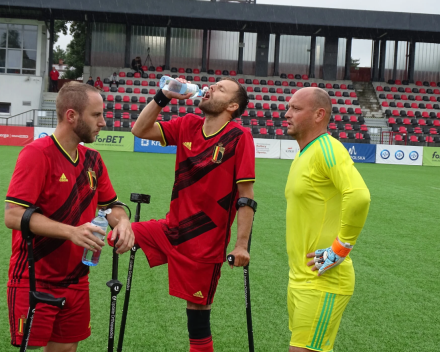 Hobbykerstmarkt ten voordele van Ampvoetbal: as zaterdag en zondag