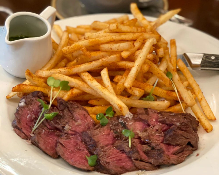 Biefstuk friet zonder rem erop