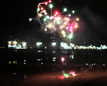 Halloween: das vuurwerk op het strand