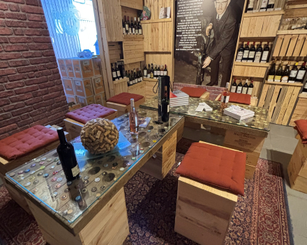 Moeders tapijt brengt extra warmte in de wijnshop