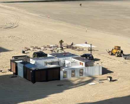 Opruimingswerken aan en in de zee