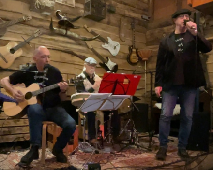 ze komen terug: ZORGELOOS BLUES  