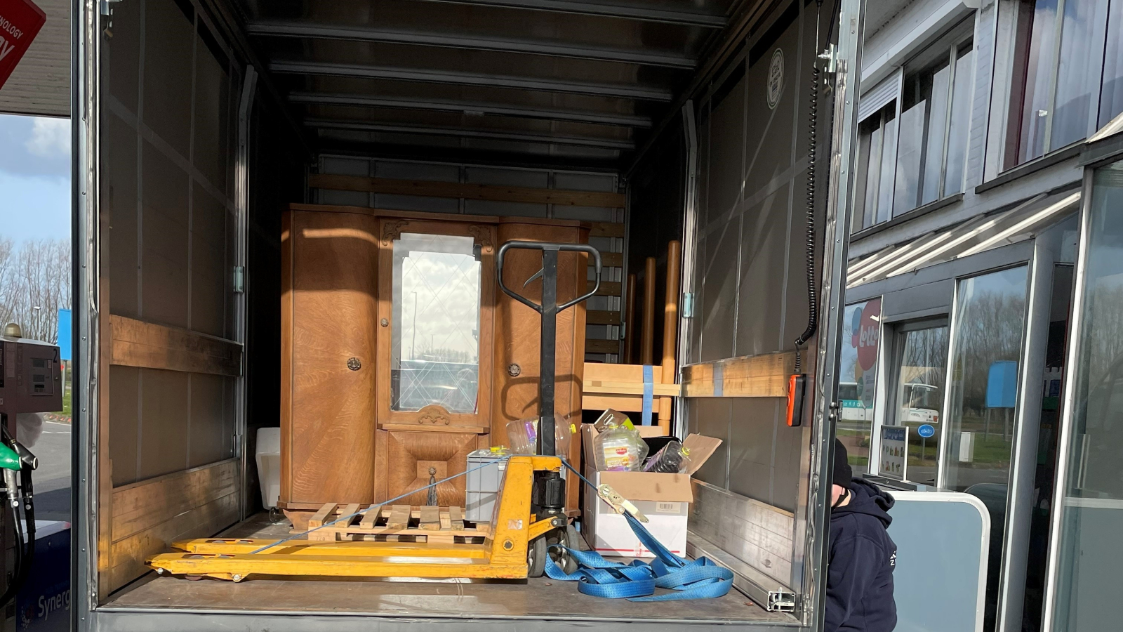 t'is stil aan de overkant | Moeyaert